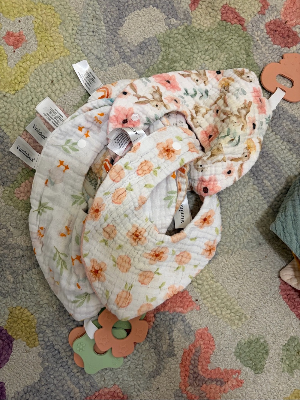 Linen bibs with teething rings
